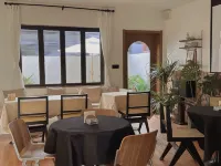 Miccio Homestay - مسبح خاص