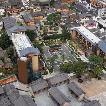 Dingnan County Blossoming in Order Bula Hotel