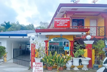 RedDoorz @ Rachael Pension House Отели рядом с достопримечательностью «건우Gunwoo Dive Resort»