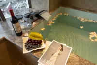 Timson Rezen Hot Spring Hotel - Hot Springs