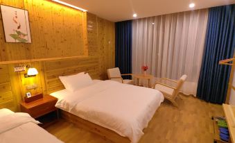 Liping Zhaoxing Dongzhai Linyin Inn