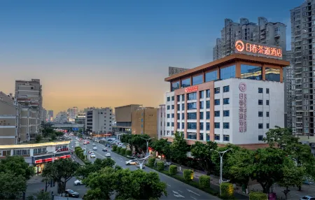 Richun Teaism Hotel Отели рядом с достопримечательностью «Fashi Zhenwu Temple»