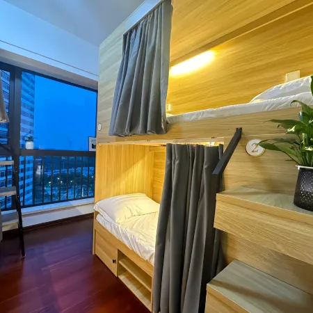 Meijing Youth Apartment (Shenzhen North Station Hongshan Subway Station)