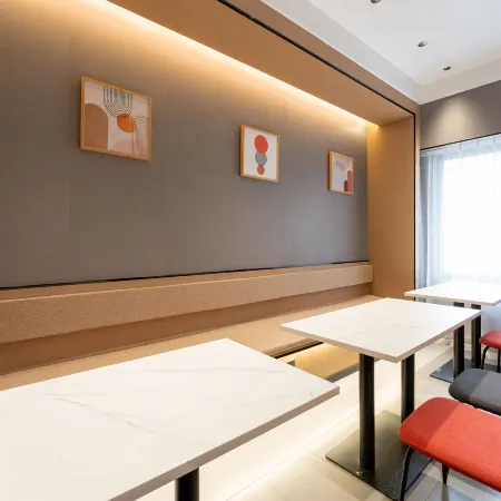 1027 Designer Hotel (Jinan Railway Station Branch) Отели рядом с достопримечательностью «Железнодорожная станция Цзинань»