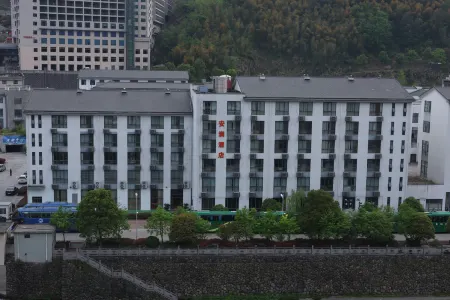 Pan'an Anlan Hotel Отели рядом с достопримечательностью «Zhaomingyuan Scenic Area»