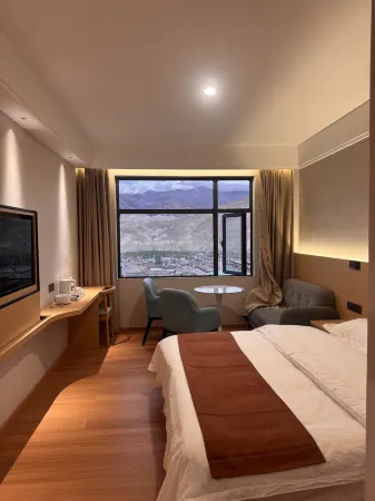 Gyirong Meiju Grand Hotel Отели рядом с достопримечательностью «Hipparion Fossil»