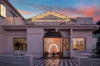 Chantia·Left Bank | French Designer Hotel (Dukezong Ancient Town Giant Buddha Prayer Wheel Shop)