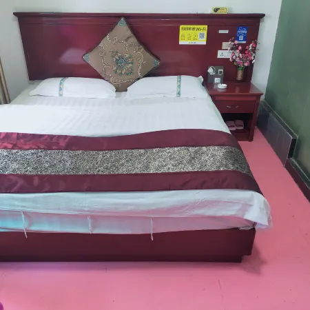 Lushui Fenghua Xueyue Hotel