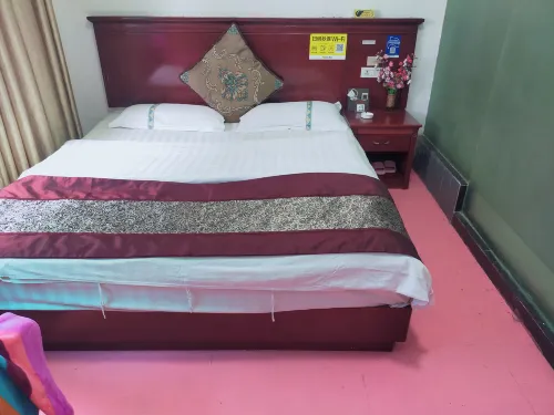 Lushui Fenghua Xueyue Hotel