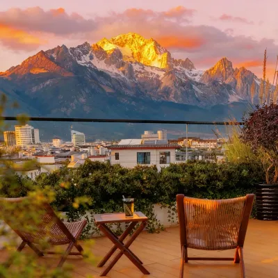 Lijiang Yueshang Snow View Hotel XUE SHAN INN (Old Town Dashuiche Store) Hotel dekat Danau Lashi