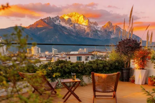 Lijiang Yueshang Snow View Hotel XUE SHAN INN (Old Town Dashuiche Store)