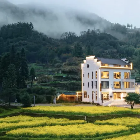 Floral Hotel· Quiet Garden Healing Japanese Zen Designer Inn (Wuyuan Huangling Scenic Area Branch)