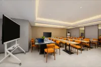 Jinyuanfen Four Seasons Hotel (Shenzhen Yuanfen Longsheng Subway Station)