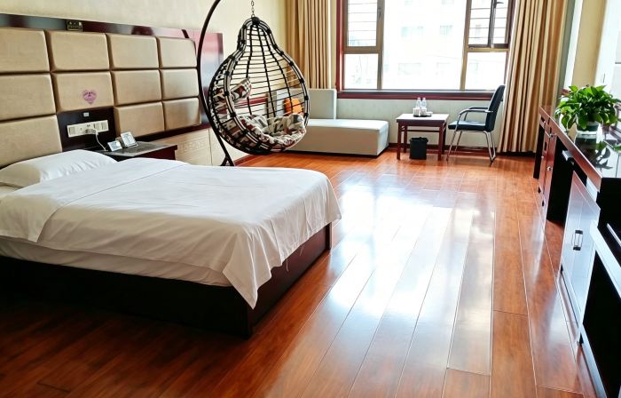 Hezheng Fuqiang Business Hotel