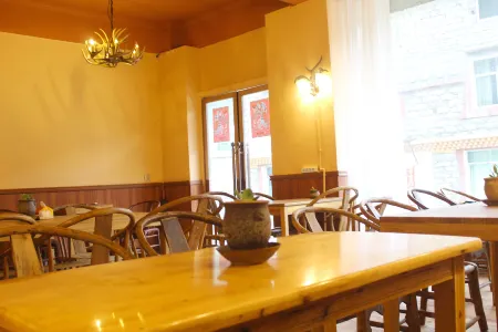 Four Sisters Mountain Knapsack International Hostel