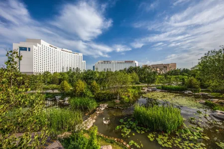 Beijing Continental Grand Hotel Отели рядом с достопримечательностью «Linglong Tower»