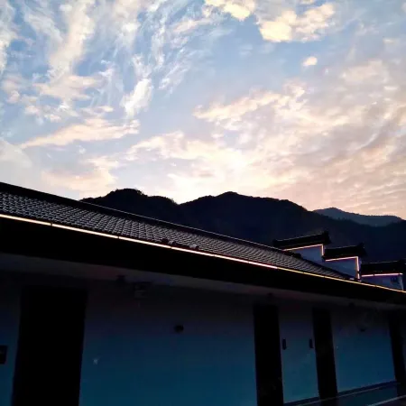 Jingxian Huizhu Hometown Inn (Moon Bay Scenic Area)