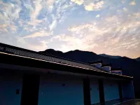 Jingxian Huizhu Hometown Inn (Moon Bay Scenic Area)