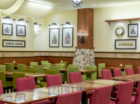 Wyndham Shanghai Hongqiao Отели рядом с достопримечательностью «Zhuzhai Guan Yu’s Temple»