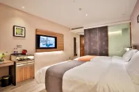 Homeinn Plus Hotel (Qingdao Weihai Road Taidong Pedestrian Street) Hotels in Qingdao