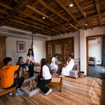 Longshan Baimian Mountain Lodge