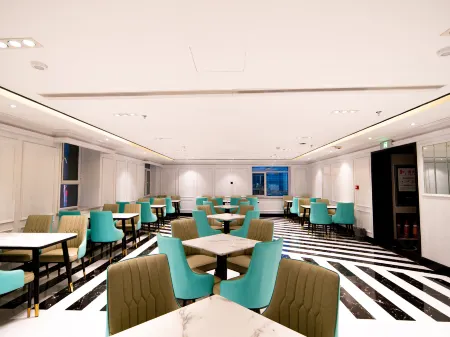 Manyueju Hotel (Mercure Urumqi Railway Bureau) Отели рядом с достопримечательностью «Urumqi Railway Transport School (Beijing Middle Road)»