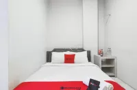 RedDoorz near Suroboyo Carnival Park Hotels in Siwalankerto