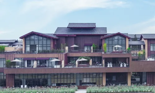 青城山春山外湯屋ホテル