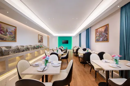 Vienna 3 Best Hotel (Chongyang County Government)