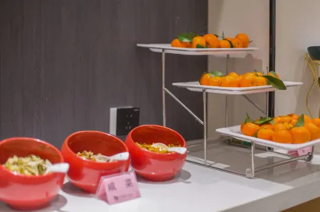 Yuehua International Hotel Отели рядом с достопримечательностью «Qinzhou University Xianghuiyuan Campus»