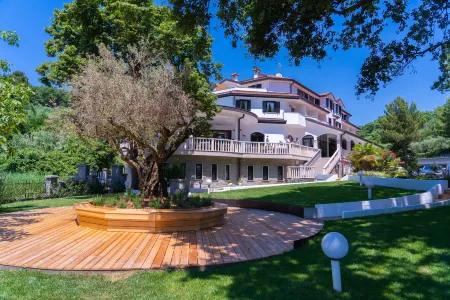 Rezidenca Ortus Отели в г. Koper