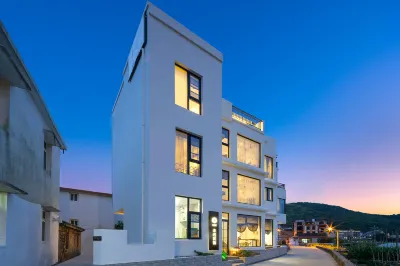 Floral Hotel·Home stay in Shengsi (South Changtu Beach Shop) Hotels in Shengsi