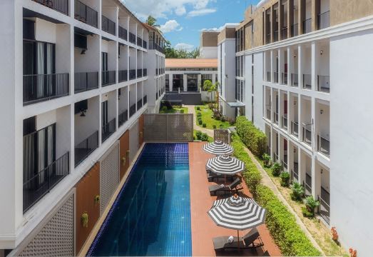 메콩강을 따라 넓게 펼쳐진 리버뷰 호텔 전경