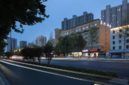 鑫地飯店（鄭州中原萬達錦藝城購物中心店） 升龍天匯廣場附近的飯店