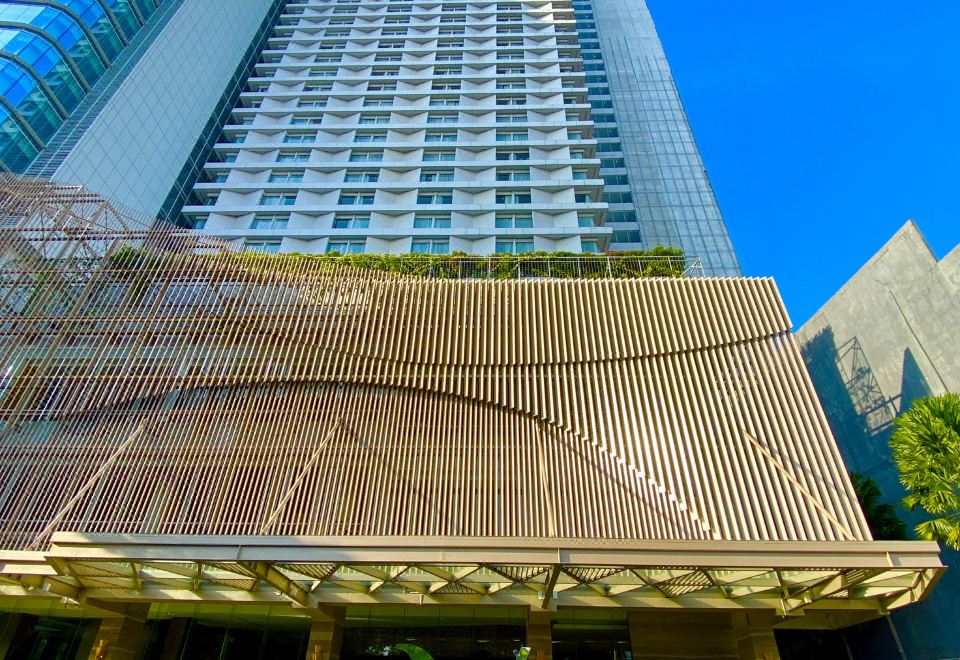 4. 바사 호텔 수라..