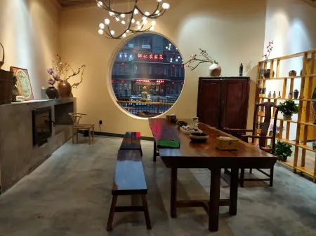 Lushan west sea van gogh home stay facility Отели рядом с достопримечательностью «Lushan Xihai Scenic Area»