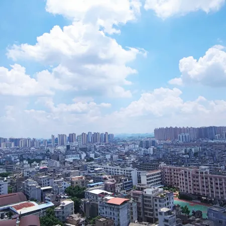 Qianyi Hotel (Yulin Jincheng Center Pedestrian Street Store)