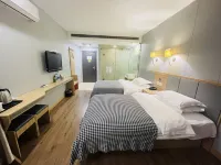 Huayi Commercial Hotel - balcony