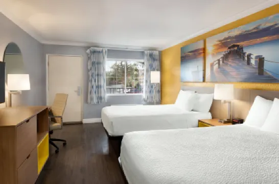 Days Inn by Wyndham Pensacola - Historic Downtown Hotels near Pensacola Beach Gulf Pier