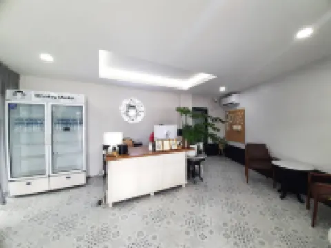 Blu Monkey Boutique Bangsaen