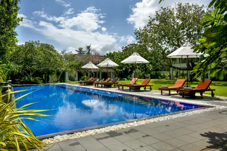 Club Villa Отели рядом со станцией Aluthgama Railway Station