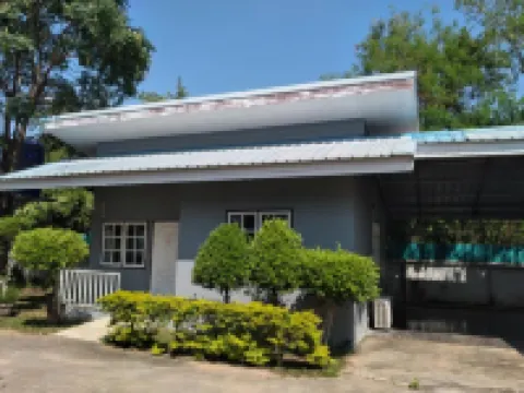 The Money Inn Hotel berhampiran Wat Ta Klong Si Peung