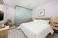7Days Inn Hotel (Yingkou Gaizhou Railway Station Square) - parking