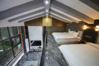 Lihu Chinese Inn (Meihekou Hailong Lake Northeast Nightless City)