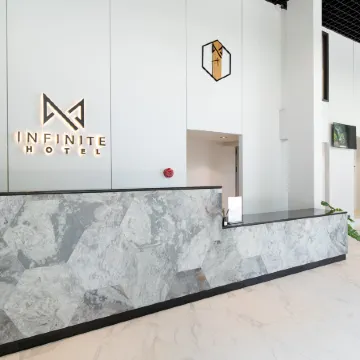 Infinite Hotel @Kaset Отели рядом с достопримечательностью «Школа Саравиттая»