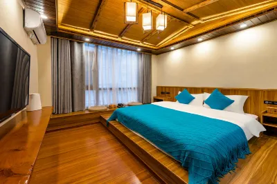 Floral Hotel·Shennongjia Yunshan Lake Guest Hotel (Dajiuhu Pingqian Town Branch) Hôtels à : Shennongjia