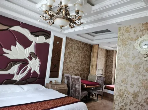 Jiayinlong Township Hotel