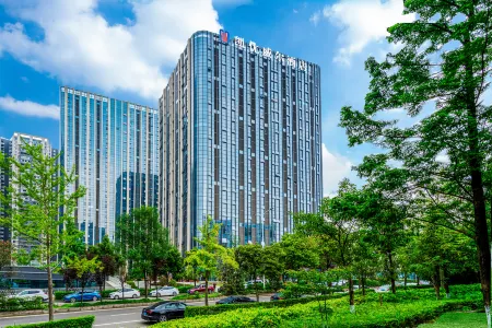 Theme Care U Well Hotel (Chengdu East Railway Station 468) Отели рядом с достопримечательностью «Sichuan Normal University (East Campus)»