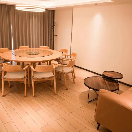 Ramada Encore By Wyndham Jiusuo Down Town