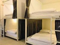 The Street Hostel Koh Lipe - Adult Only Các khách sạn ở 